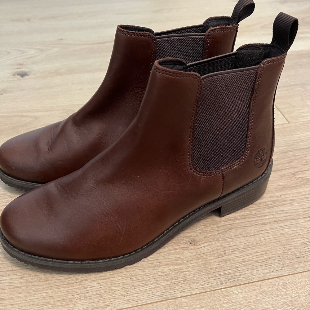 Woman’s 7.5 brown Timberland boots - NEW